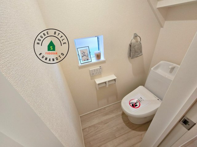 上益城郡益城町広崎第1-4棟（4号棟）のトイレ|温水洗浄便座を完備しております。2ヶ所にトイレがあるのは朝の慌ただしい時間も安心です。