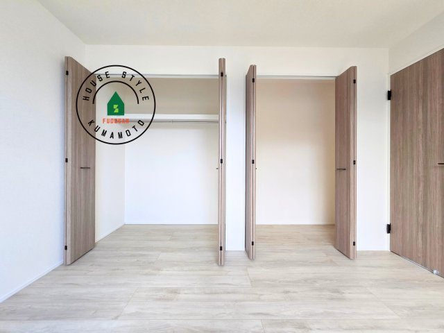 上益城郡益城町広崎第1-4棟（4号棟）の収納|洋服や大きな荷物が多い方や人数の多いご家族などは、一般的なクローゼットよりもウォークインクローゼットのほうが使い勝手が良いです。