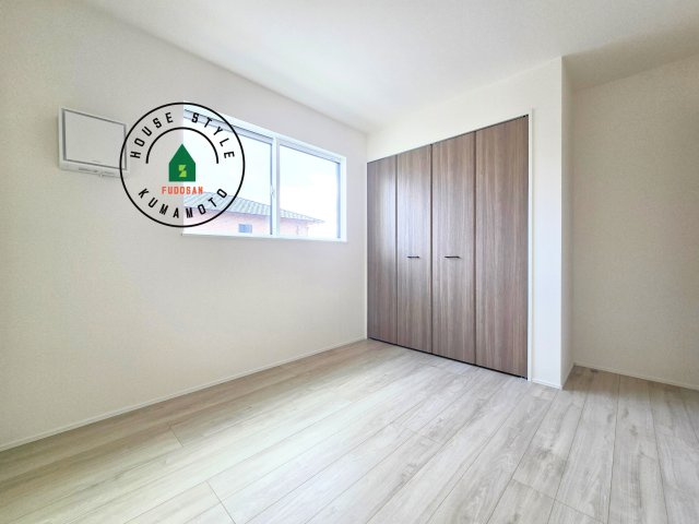 上益城郡益城町広崎第1-4棟（4号棟）の洋室|採光良好な洋室は全居室、複層ガラスの遮熱効果と断熱効果で、一年中快適に過ごせます。