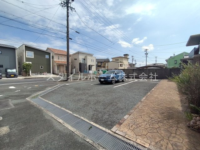 グランドゥール０３の駐車場