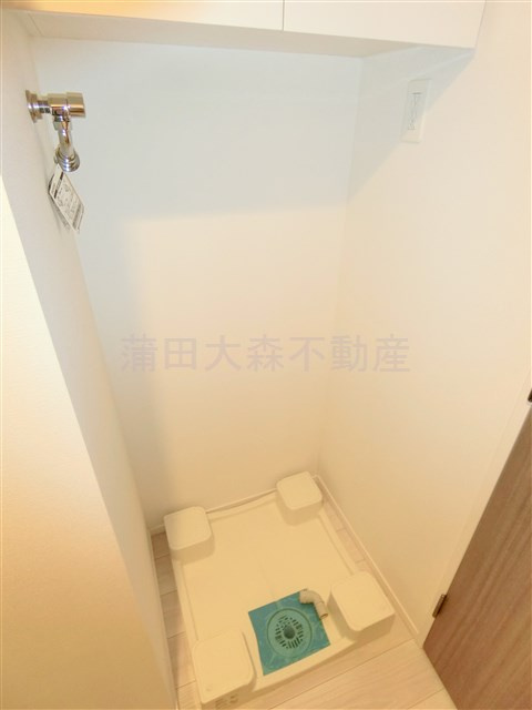 パークリュクス蒲田1丁目の設備|棚付きの洗濯機置き場