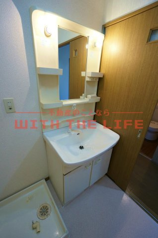 アメニティハイツ杏栄館【10,00円キャッシュバック対象物件】の洗面所|おしゃれなリビングです