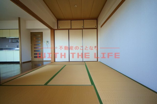 アメニティハイツ杏栄館【10,00円キャッシュバック対象物件】の和室|和室があれば、来客や子供用のスペースとして活躍します