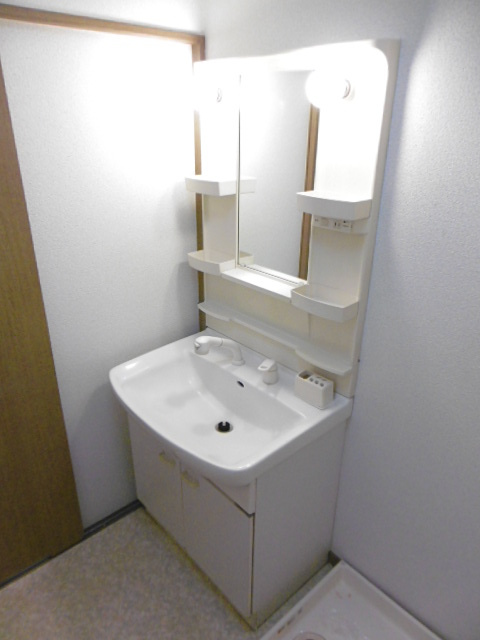 アメニティハイツ杏栄館【10,00円キャッシュバック対象物件】の独立洗面台|独立洗面化粧台が付いています