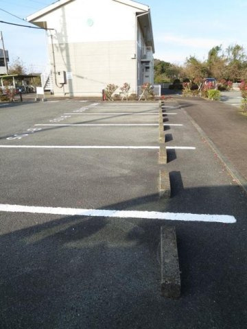 マツモトＧマンションＡの駐車場|駐車場に車を止められます