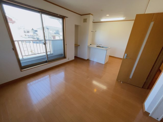すまいる共和西の居間・リビング|別部屋同一間取りのお写真となります。