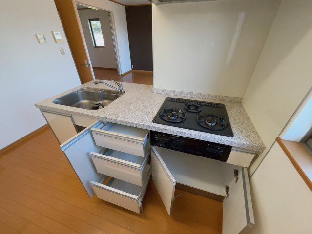 すまいる共和西のキッチン|別部屋同一間取りのお写真となります。