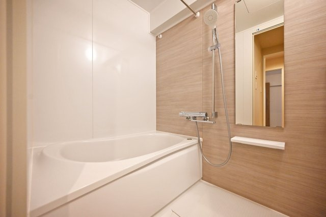 シーアイマンション第2甲陽園の浴室|浴室リフォーム済みです。 一日の疲れを癒す心地よいバスタイムを実現します！ 
