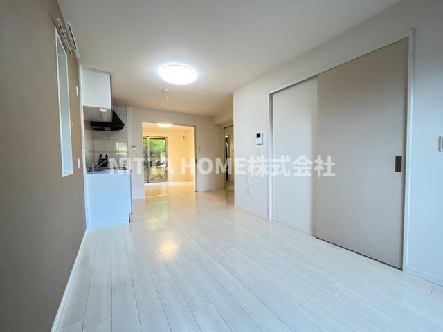 エスポアールⅡの居間・リビング|１０．４帖のリビングルームになります★