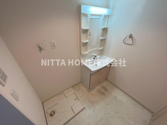 エスポアールⅡの洗面所|洗髪洗面化粧台に室内洗濯機置き場があります◇