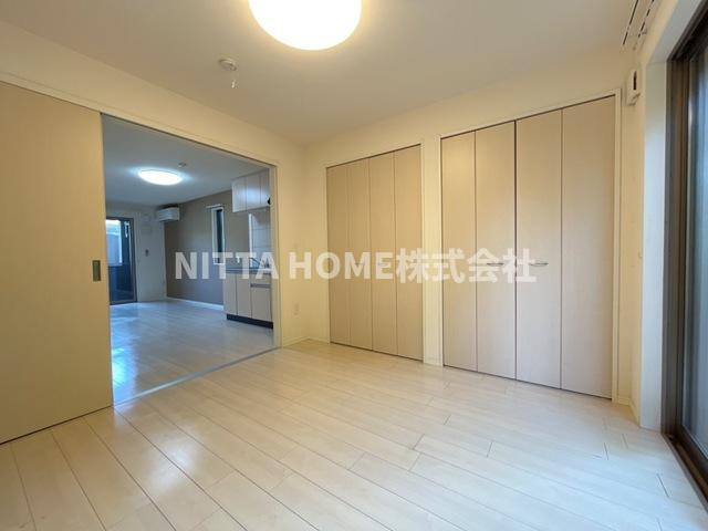 エスポアールⅡの洋室|洋室は５．４帖でたっぷり収納がついています＊