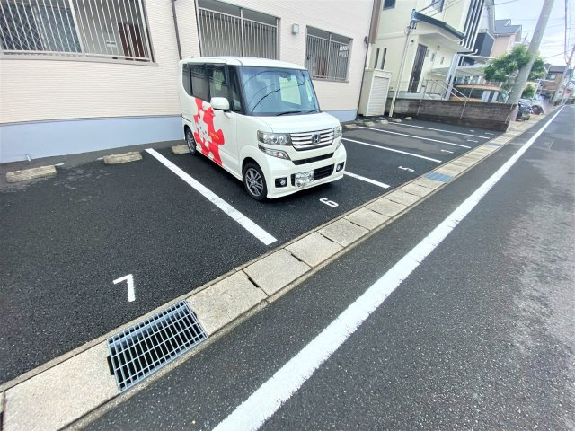 アプリーコ共和西の駐車場