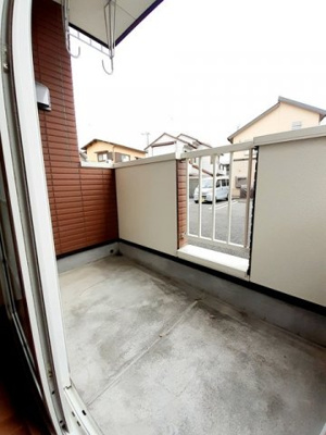 【バルコニー】 | シエル・ヴェルソー | 開放的で明るい空間を演出してくれるバルコニーです