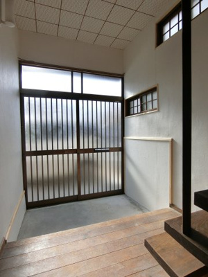 【玄関】 | 倉吉市余戸谷町戸建（収益物件）