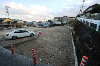 【外観】 | 大津市和邇高城43,45-1　売土地 | 看板設置後、北側道路から