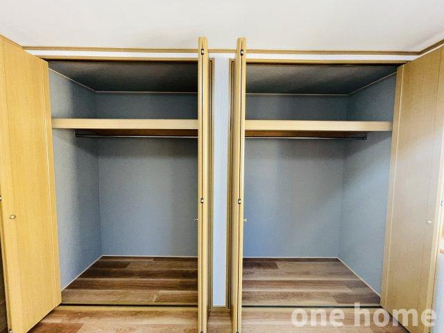 野中南2丁目中古戸建の収納|◆3階 約7.0帖洋室 収納です！ハンガーパイプ×枕棚付きのクローゼットで、奥行きがあり、しっかり収納ができます！収納家具を最低限に、住空間を有効活用できます！