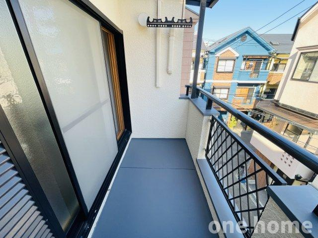 野中南2丁目中古戸建のバルコニー|◆3階バルコニーです！格子タイプの手すりのため、通風を確保しやすいです！
◆物干し金物付きです！