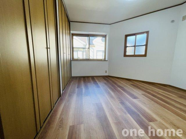 野中南2丁目中古戸建の洋室|◆3階 約7.0帖洋室 別角度です！二面採光につき、明るいお部屋です！
◆令和7年6月室内リフォーム完了！手直しなしでお住まいいただけます！