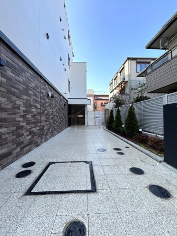 杉並区堀ノ内１丁目の賃貸マンションのエントランス