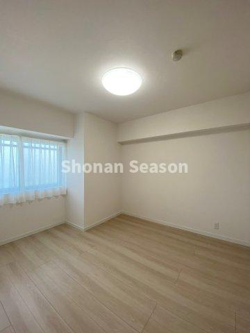 【洋室】 | 角部屋につき、陽当たりも良好です◎