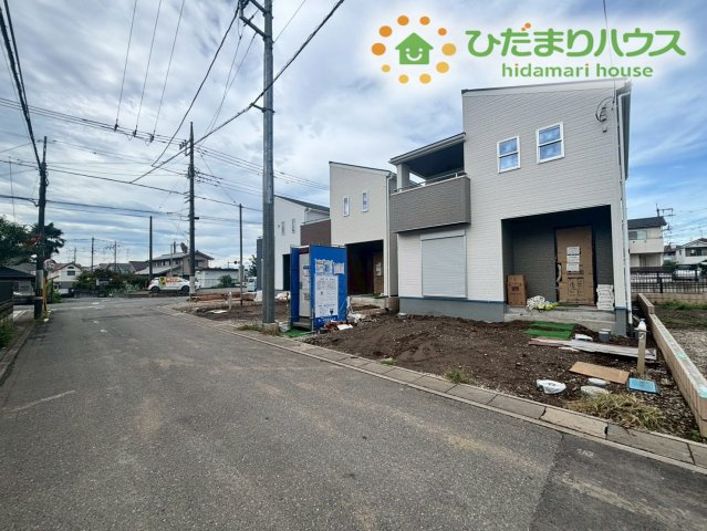 鴻巣市栄町　新築一戸建て　リーブルガーデン　03の前面道路含む現地写真