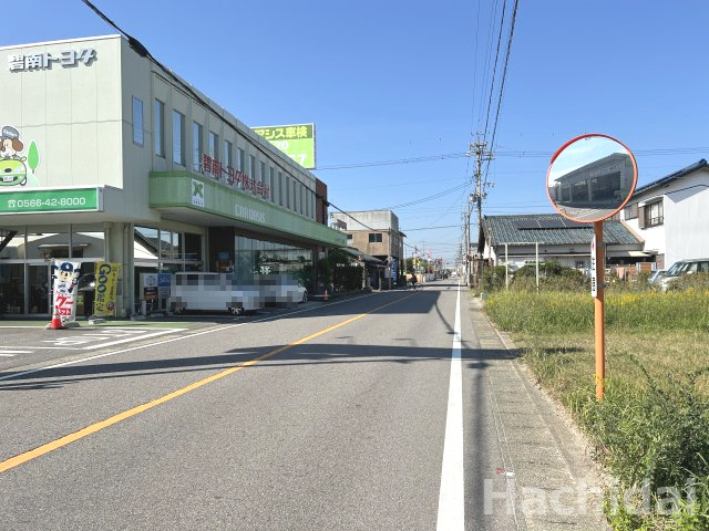 碧南市六軒町　新築分譲住宅《2号棟》の前面道路含む現地写真