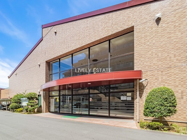 朝日プラザガーデンシティ新越谷C棟のエントランス