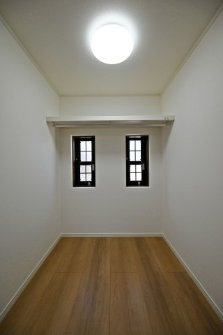 尼崎市稲葉荘4丁目中古戸建│3LDK+駐車1台可の収納|主寝室には収納庫が設けられているので、豊富な収納量です。