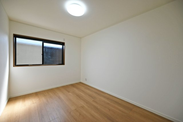 尼崎市稲葉荘4丁目中古戸建│3LDK+駐車1台可の洋室|‐洋室6帖(2F)-