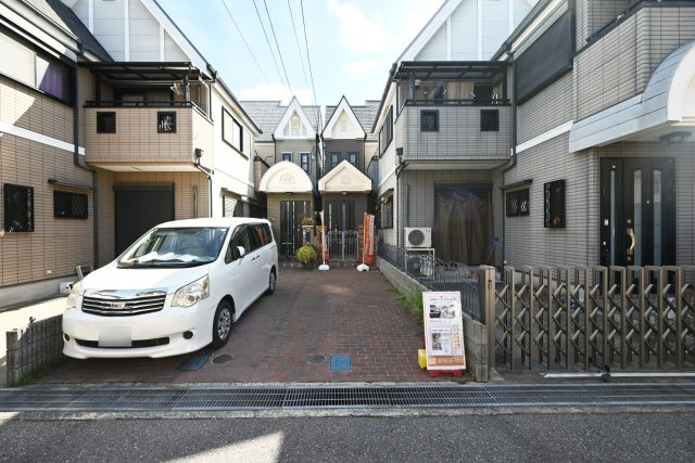 尼崎市稲葉荘4丁目中古戸建│3LDK+駐車1台可の外観|リフォーム完了済みの為、即日のご内覧が可能です。皆様からのご連絡心よりお待ちしております。