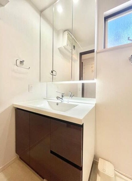 大針１丁目戸建の洗面所