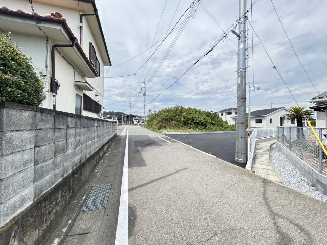 新築　藤岡市本郷第２　クレイドルガーデン　１号棟の前面道路含む現地写真|現地写真　南側接道幅員約4.7ｍ