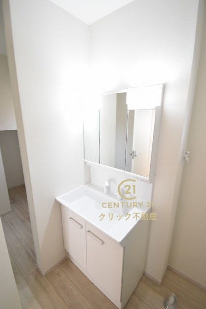 Terrace　笠間市南友部　1期 　1の独立洗面台|洗面台は洗練されたシンプルなデザインでお手入れも楽です。