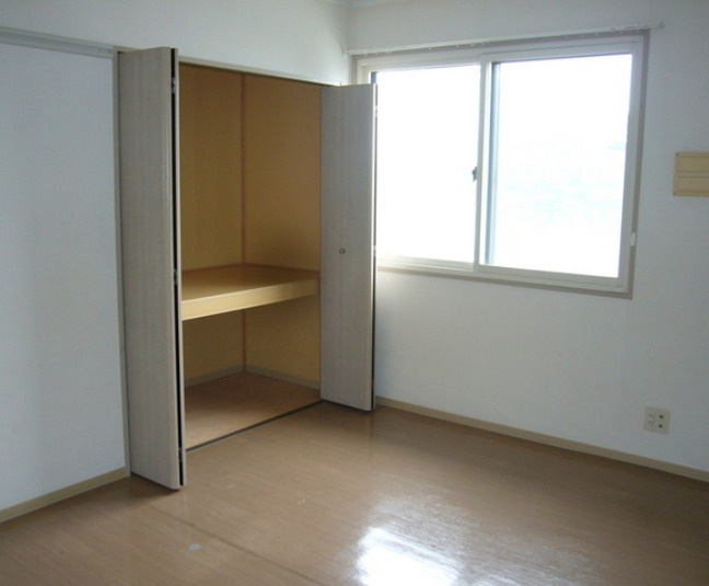 リバーサイド・アイルBの寝室|洋室です。（クッションフロア）