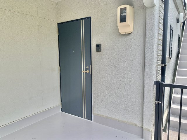 賃貸併用住宅　浜松市中央区富塚町のその他共用部分|2階201号室入り口。1DKのコンパクトな間取りです。