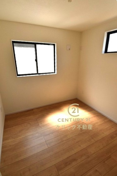 Terrace　笠間市南友部　1期 　3の洋室|フローリングなので重い家具も置けます。カーテンと家具を揃えるなどして、お好みのインテリアを楽しむことができます。