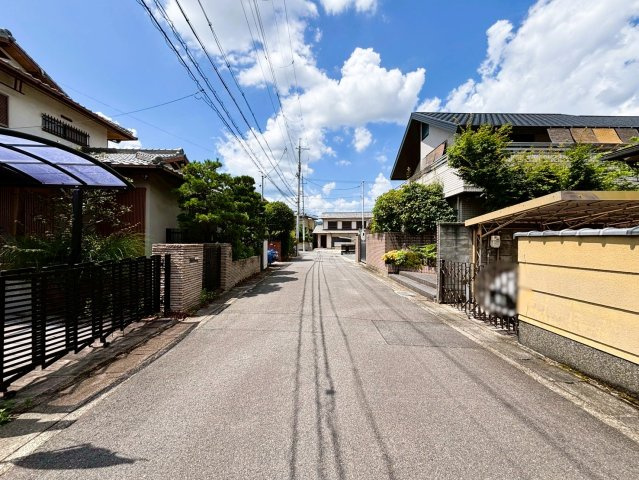 大原野西境谷町１丁目の前面道路含む現地写真