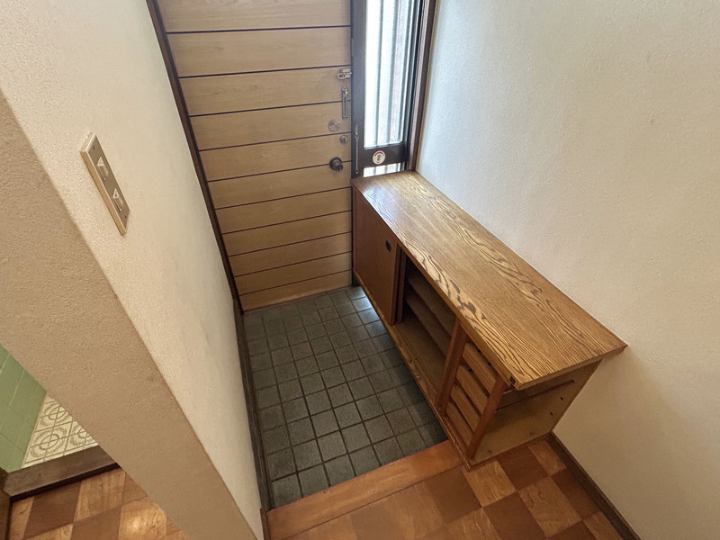 柱本６丁目テラスハウスの玄関