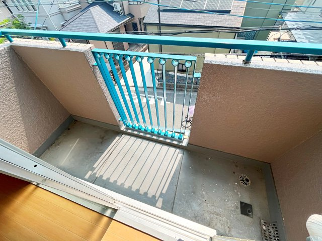 サンパレス仁川のバルコニー|暖かな日差しのふりそそぐバルコニー