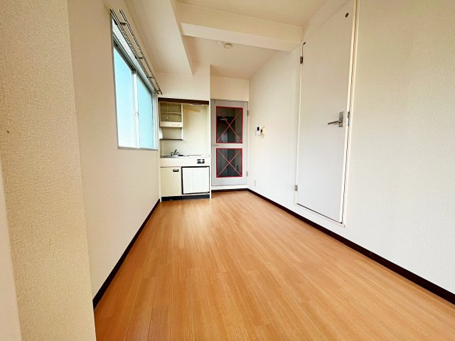 サンパレス仁川の居間・リビング|ゆったり過ごせる居間です