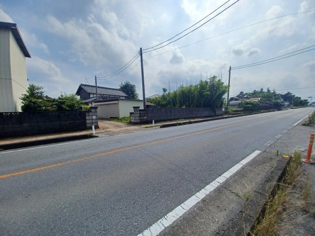 東松山市下野本 土地454坪の前面道路含む現地写真|北側幅員約7.8ｍ公道に約22ｍ接道