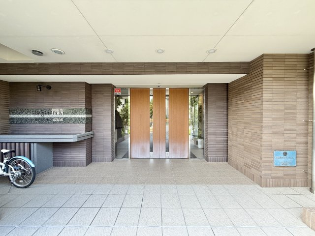 ブライトタウン磐田中泉のエントランス|マンションのエントランスも落ち着いた！佇まいです