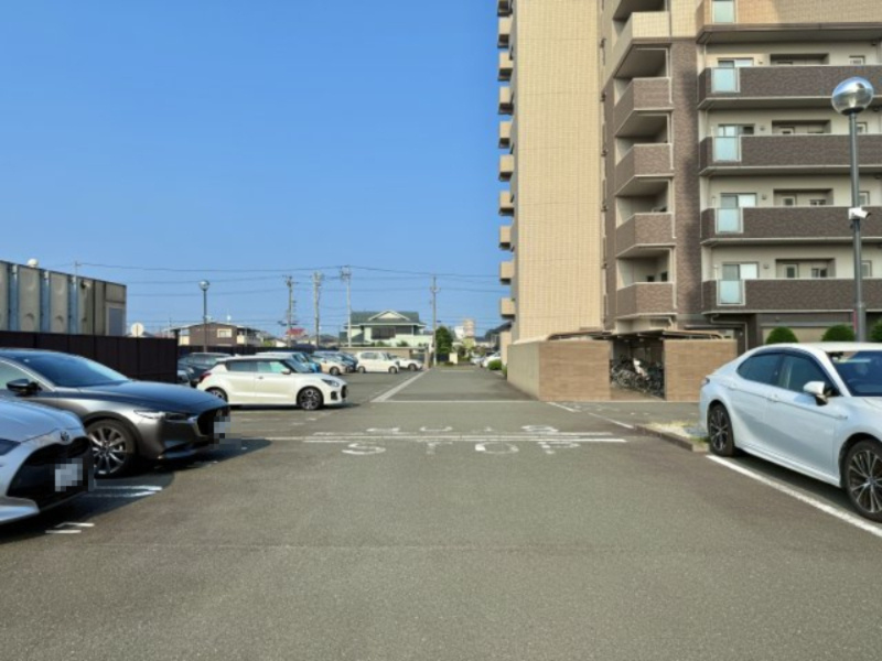 ブライトタウン磐田中泉の駐車場|駐車場は全て平面駐車です。機械式のように時間を待つストレスがありませんよ。