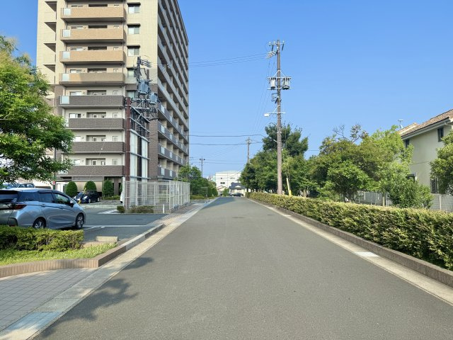 ブライトタウン磐田中泉のその他|前面道路はほとんど車通りないので、駐車が苦手な方でも落ち着いて駐車することができますよ！