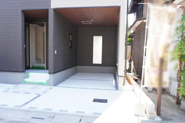 草加市柳島町 新築分譲住宅の駐車場