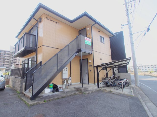 リバーハイツの外観