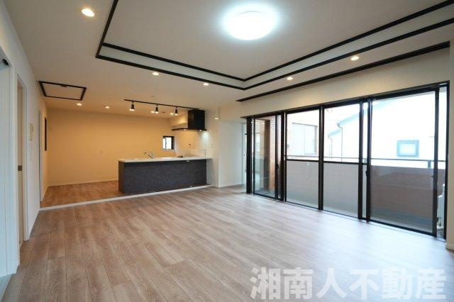 ライオンズテラス鵠沼の居間・リビング