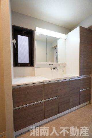 ライオンズテラス鵠沼の独立洗面台|独立洗面台です