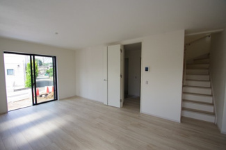 【居間・リビング】 | 【仲介手数料無料！！】川崎市麻生区王禅寺東6丁目　新築戸建て（全3棟）1号棟　5199万円