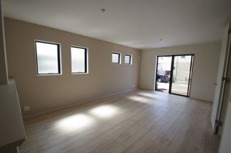 【居間・リビング】 | 【仲介手数料無料！！】川崎市麻生区王禅寺東6丁目　新築戸建て（全3棟）1号棟　5199万円